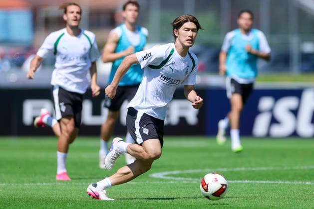 Daiki Hashioka of Borussia Mönchengladbach controls the ball during Borussia Mönchengladbach s training camp, Birkenmoos Stadium on August 4, 2026, in Rottach Egern, Germany. Photo by Marco Steinbrenner, DeFodi Images. Daiki Hashioka of Borussia Mönchengladbach controls the ball during the Borussia Mönchengladbach training camp at Birkenmoos Stadium on August 4, 2026 in Rottach-Egern, Germany. Photo by Marco Steinbrenner, DeFodi Images. Photo by Marco Steinbrenner, DeFodi Images.