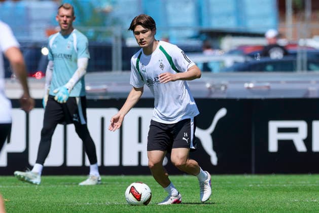 Daiki Hashioka of Borussia Mönchengladbach controls the ball during Borussia Mönchengladbach s training camp, Birkenmoos Stadium on August 4, 2026, in Rottach Egern, Germany. Photo by Marco Steinbrenner, DeFodi Images. Daiki Hashioka of Borussia Mönchengladbach controls the ball during the Borussia Mönchengladbach training camp at Birkenmoos Stadium on August 4, 2026 in Rottach-Egern, Germany. Photo by Marco Steinbrenner, DeFodi Images. Photo by Marco Steinbrenner, DeFodi Images