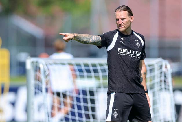 Borussia Mönchengladbach coach Eugen Polanski gestures during the Borussia Mönchengladbach training camp, Birkenmoos Stadium on August 4, 2026, in Rottach-Egern, Germany. Photo by Marco Steinbrenner, DeFodi Images. Coach Eugen Polanski of Borussia Mönchengladbach gestures during the Borussia Mönchengladbach training camp at Birkenmoos Stadium on August 4, 2026 in Rottach-Egern, Germany. Photo by Marco Steinbrenner, DeFodi Images. Photo by Marco Steinbrenner, DeFodi Images.