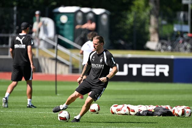 August 4, 2026 Rottach Egern Soccer, Men s, 2026–2027 Season, Training Camp Borussia Mönchengladbach Eugen Polanski, Coach Gladbach am Ball DFL regulations prohibit any use of photographs as image sequences and or quasi-video Am Birkenmoos Stadium Bavaria, Germany
