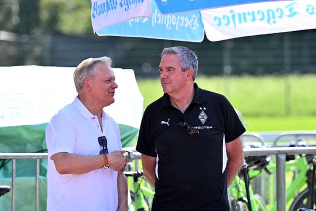 August 4, 2026 Rottach Egern Soccer, Men s, 2026–2027 Season, Borussia Mönchengladbach Training Camp: In conversation (from left) Dr. Stefan Stegemann, Managing Director of Gladbach, and Markus Aretz, Managing Director of Gladbach. DFL regulations prohibit any use of photographs as image sequences and or quasi-video. Am Birkenmoos Stadium, Bavaria, Germany