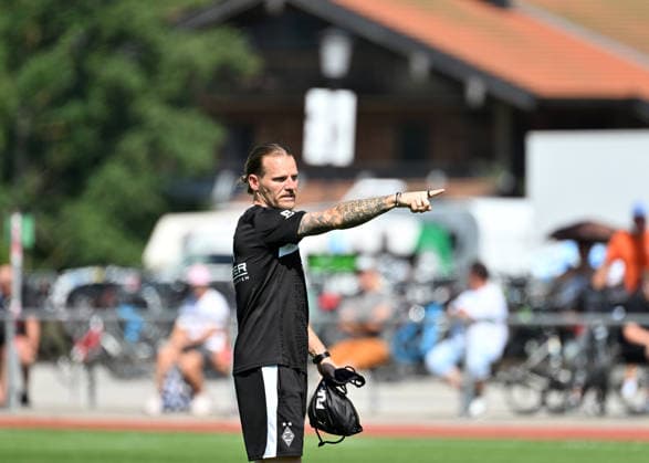 August 4, 2026 Rottach Egern Soccer, Men s, 2026–2027 Season, Borussia Mönchengladbach Training Camp Eugen Polanski, Gladbach Coach, Gives Instructions DFL regulations prohibit any use of photographs as image sequences and or quasi-video Am Birkenmoos Stadium, Bavaria, Germany