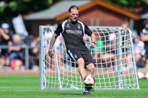 Coach Eugen Polanski of Borussia Mönchengladbach controls the ball during Borussia Mönchengladbach s training camp, Birkenmoos Stadium on August 4, 2026, in Rottach Egern, Germany. Photo by Marco Steinbrenner, DeFodi Images. Coach Eugen Polanski of Borussia Mönchengladbach controls the ball during the Borussia Mönchengladbach training camp at Birkenmoos Stadium on August 4, 2026 in Rottach-Egern, Germany. Photo by Marco Steinbrenner, DeFodi Images. Photo by Marco Steinbrenner, DeFodi Images