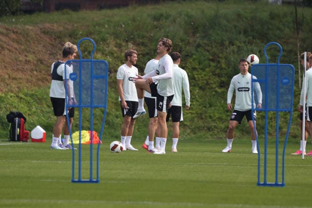 Soccer I Men s Team I 2026–2027 Season I 1st and 2nd Bundesliga I FC St. Pauli I Practice I August 4, 2026 FC St. Pauli players during practice in Hamburg at the Kollaustraße training facility, Hamburg, Germany Copyright: xLobeca RalfxHomburgx