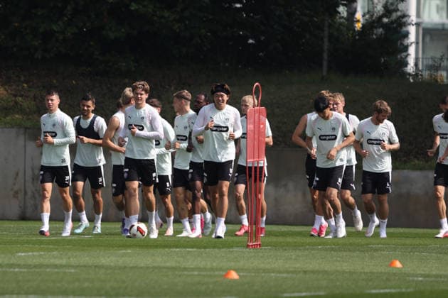 Soccer I Men s Team I 2026–2027 Season I 1st and 2nd Bundesliga I FC St. Pauli I Practice I August 4, 2026 FC St. Pauli players during practice in Hamburg at the Kollaustraße training facility, Hamburg, Germany Copyright: xLobeca RalfxHomburgx