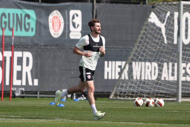 Soccer I Men s Team I 2026–2027 Season I 1st and 2nd Bundesliga I FC St. Pauli I Practice I August 4, 2026 Connor Metcalfe, 24, FC St. Pauli during a running drill at the Kollaustraße training facility in Hamburg, Germany Copyright: xLobeca RalfxHomburgx
