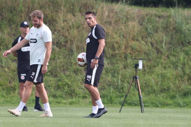 Soccer I Men s Team I 2026–2027 Season I 1st and 2nd Bundesliga I FC St. Pauli I Practice I August 4, 2026 Marcel Rapp, Head Coach, FC St. Pauli Hamburg, Kollaustraße Training Facility, Hamburg, Germany Copyright: xLobeca RalfxHomburgx