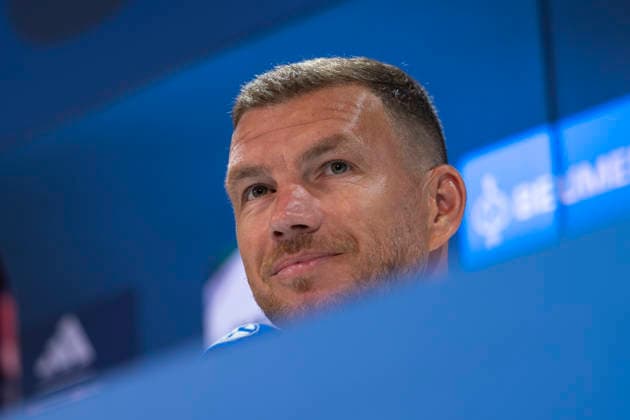 August 4, 2026, Edin Dzeko s debut with FC Schalke 04 in Gelsenkirchen at the Veltins Arena, North Rhine-Westphalia, Germany xRHR PHOTO DEx Copyright: DennisxEwert RHR-FOTOx RHR-FOTO DE