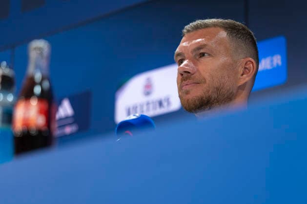 August 4, 2026, Edin Dzeko s debut with FC Schalke 04 in Gelsenkirchen at the Veltins Arena, North Rhine-Westphalia, Germany xRHR PHOTO DEx Copyright: DennisxEwert RHR-FOTOx RHR-FOTO DE
