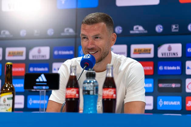 August 4, 2026, Edin Dzeko s debut with FC Schalke 04 in Gelsenkirchen at the Veltins Arena, North Rhine-Westphalia, Germany xRHR PHOTO DEx Copyright: DennisxEwert RHR-FOTOx RHR-FOTO DE