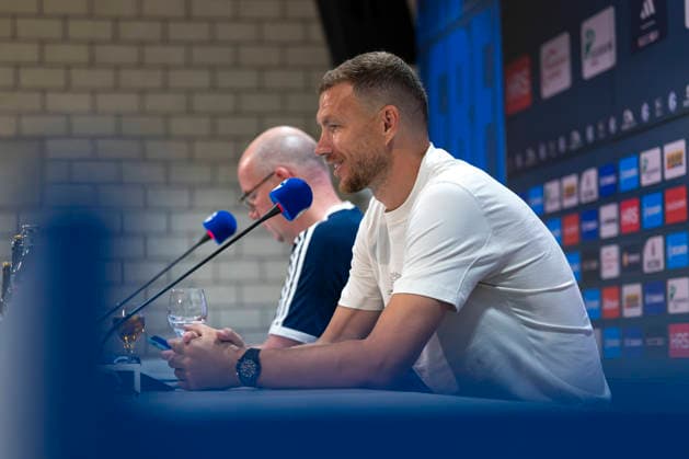 August 4, 2026, Edin Dzeko s debut with FC Schalke 04 in Gelsenkirchen at the Veltins Arena, North Rhine-Westphalia, Germany xRHR PHOTO DEx Copyright: DennisxEwert RHR-FOTOx RHR-FOTO DE