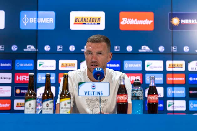 August 4, 2026, Edin Dzeko s debut with FC Schalke 04 in Gelsenkirchen at the Veltins Arena, North Rhine-Westphalia, Germany xRHR PHOTO DEx Copyright: DennisxEwert RHR-FOTOx RHR-FOTO DE