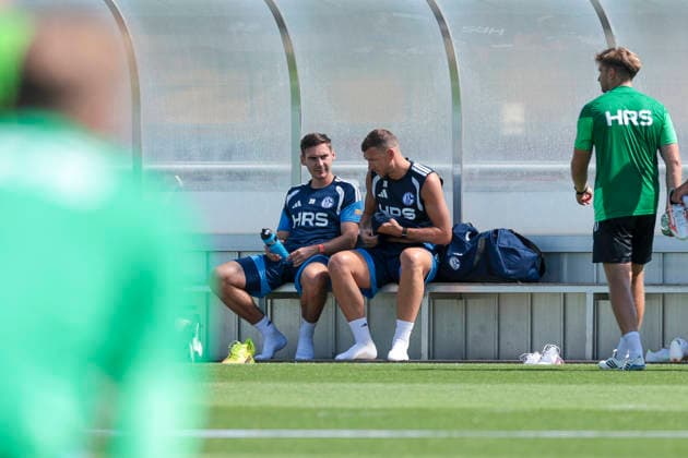 August 4, 2026, Soccer, FC Schalke 04 training session featuring Maximilian Wöber (FC Schalke 04) and Edin Dzeko (FC Schalke 04), Gelsenkirchen, FC Schalke 04 training facility, North Rhine-Westphalia, Germany, xRHR PHOTO YYx Copyright: RHR-FOTOx RHR-FOTO YY