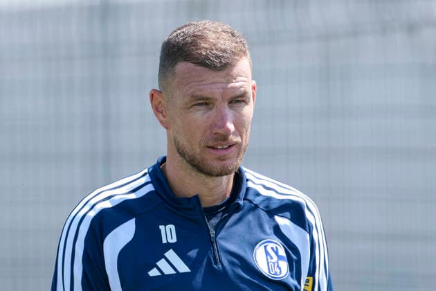 August 4, 2026, Soccer, FC Schalke 04 Training Session, Edin Dzeko, FC Schalke 04, Gelsenkirchen, FC Schalke 04 Training Facility, North Rhine-Westphalia, Germany, xRHR, PHOTO YYx Copyright: RHR-FOTOx RHR-FOTO YY