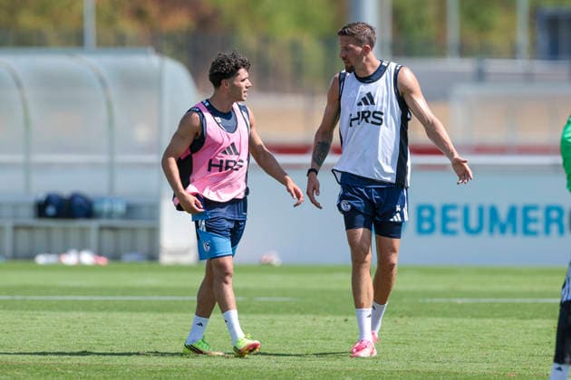 August 4, 2026, Soccer, FC Schalke 04 Training: Soufiane El Faouzi (FC Schalke 04), Janik Bachmann (FC Schalke 04), Gelsenkirchen, FC Schalke 04 Training Facility, North Rhine-Westphalia, Germany, xRHR PHOTO YYx Copyright: RHR-FOTOx RHR-FOTO YY