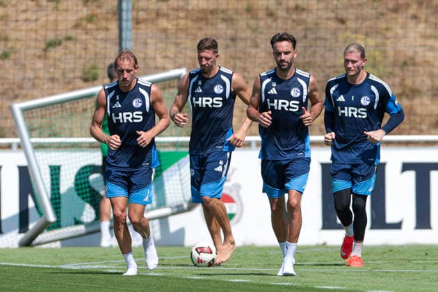 August 4, 2026, Soccer, FC Schalke 04 training session, photo by Timo Becker, FC Schalke 04, Janik Bachmann, FC Schalke 04; Kenan Karaman, FC Schalke 04; Goalkeeper Loris Karius, FC Schalke 04; Gelsenkirchen; FC Schalke 04 Training Facility; North Rhine-Westphalia, Germany; xRHR; PHOTO YYx Copyright: RHR-FOTOx RHR-FOTO YY