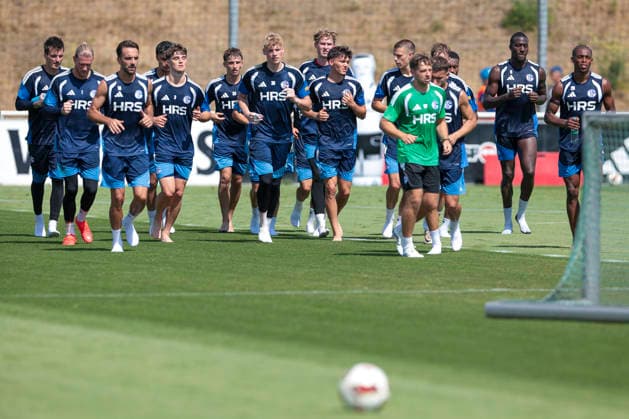 August 4, 2026, Soccer, FC Schalke 04 Training: (from left) Goalkeeper Kevin Müller (FC Schalke 04), Goalkeeper Loris Karius (FC Schalke 04), Kenan Karaman (FC Schalke 04), Dylan Leonard of FC Schalke 04, Vitalie Becker of FC Schalke 04, goalkeeper Johannes Siebeking of FC Schalke 04, goalkeeper Luca Alexander Happe of FC Schalke 04 U23, Louis Tober, FC Schalke 04 U23; Magnus Rösner, FC Schalke 04 U23; Bryan Lasme, FC Schalke 04; Junior Adamu, FC Schalke 04; Gelsenkirchen, FC Schalke 04 training facility, North Rhine-Westphalia, Germany; xRHR PHOTO YYx Copyright: RHR-FOTOx RHR-FOTO YY