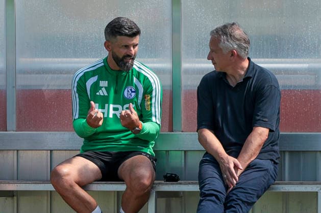 August 4, 2026, Soccer, FC Schalke 04 training session: Coach Miron Muslic of FC Schalke 04 and sporting director Frank Baumann of FC Schalke 04 are talking at the FC Schalke 04 training facility in Gelsenkirchen, North Rhine-Westphalia, Germany xRHR PHOTO YYx Copyright: RHR-FOTOx RHR-FOTO YY