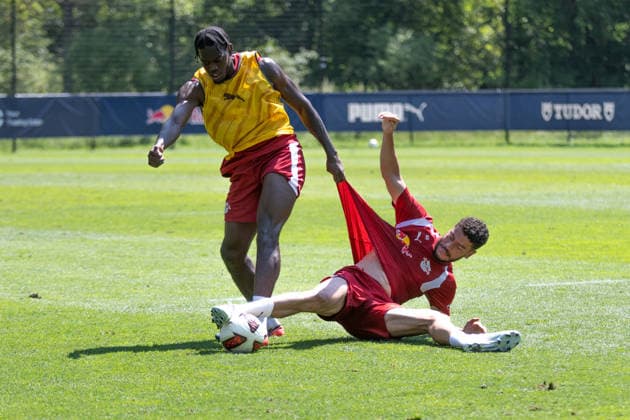 Castello Lukeba (RB Leipzig, 23) takes down Romulo (RB Leipzig, 40), RB Leipzig, soccer, training camp in Austria, preseason, 2026–2027 season, GER, August 4, 2026, Eibner Press Photo: Andreas Ulmer, RB Leipzig, soccer, training camp in Austria, preseason, 2026–2027 season, GER, August 4, 2026, Copyright: xEibner-Pressefoto AndreasxUlmerx EP_AUR