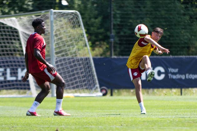 Andrija Maksimovic, RB Leipzig, 30, with a volley, RB Leipzig, soccer, training camp in Austria, preseason, 2026–2027 season, GER, August 4, 2026, Eibner Press Photo: Andreas Ulmer, RB Leipzig, soccer, training camp in Austria, preseason, 2026–2027 season, GER, August 4, 2026, Copyright: xEibner-Pressefoto AndreasxUlmerx EP_AUR