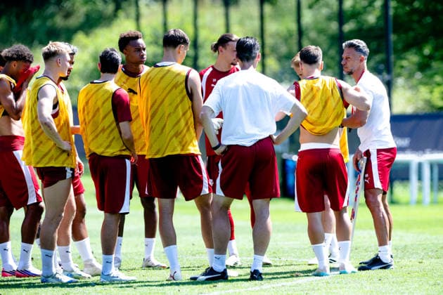 Martin Demichelis, RB Leipzig Coach, gets the RB Leipzig players pumped up for the training session, RB Leipzig, Soccer, Training Camp in Austria, Preseason, 2026–2027 Season, GER, August 4, 2026, Eibner Press Photo: Andreas Ulmer, RB Leipzig, soccer, training camp in Austria, preseason, 2026–2027 season, GER, August 4, 2026, Copyright: xEibner-Pressefoto AndreasxUlmerx EP_AUR