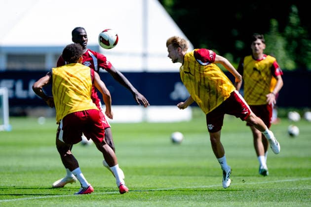 Ezechiel Banzuzi, RB Leipzig, No. 6, 2nd from left, looks very confident in the center; RB Leipzig, soccer, training camp in Austria, preseason, 2026–2027 season, GER, August 4, 2026, Eibner press photo by Andreas Ulmer, RB Leipzig, soccer, training camp in Austria, preseason, 2026–2027 season, GER, August 4, 2026, Copyright: xEibner-Pressefoto AndreasxUlmerx EP_AUR