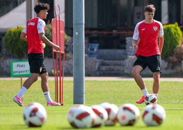 August 4, 2026, Germany, Grassau, Bundesliga, 2026–2027 season, VfB Stuttgart training camp, from left: Ertugrul Yigit, Leo Sauer