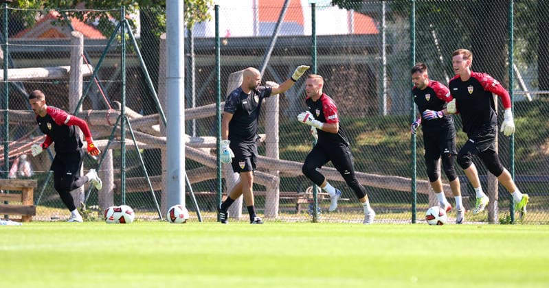August 4, 2026, Germany, Grassau, Bundesliga, 2026–2027 season, VfB Stuttgart training camp, from left: Fabian Bredlow, goalkeeper coach Steffen Krebs, Marius Funk, Stefan Drljaca, Jerik von der Felsen
