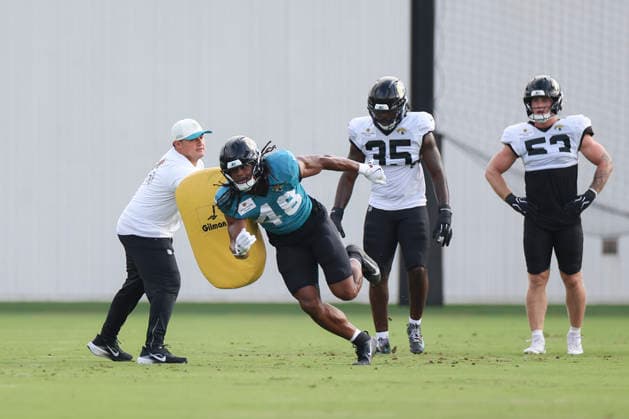 JACKSONVILLE, FL - AUGUST 04: Jacksonville Jaguars tight end Ethan Conner (48) works on a drill during training camp on August 4, 2026 at the Miller Electric Center in Jacksonville, Fl. (Photo by David Rosenblum Icon Sportswire) NFL, American Football Herren, USA AUG 04 Jaguars Training Camp EDITORIAL USE ONLY Icon260804229760