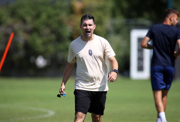 Soccer, Men s, Bavarian Regional League, 2026–2027 Season, TSV 1860 Munich, Alper Kayabunar s training session, TSV 1860 Munich coach upset, shouting, yelling, getting louder, mouth open