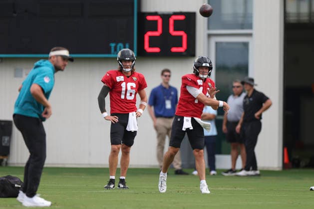 JACKSONVILLE, FL - AUGUST 04: Jacksonville Jaguars quarterback Nick Mullens (14) throws a pass during training camp on August 4, 2026 at the Miller Electric Center in Jacksonville, Fl. (Photo by David Rosenblum Icon Sportswire) NFL, American Football Herren, USA AUG 04 Jaguars Training Camp EDITORIAL USE ONLY Icon260804229795