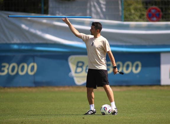 Soccer, Men s, Bavarian Regional League, 2026–2027 Season, TSV 1860 Munich, Alper Kayabunar s Training Session, TSV 1860 Munich Coach Throws a Pole Across the Training Field, Javelin Throw