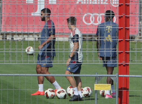 August 4, 2026, FC Bayern Munich, Training, Saebenerstrasse, Munich, Soccer, Sports, Pictured: Ismael Saibari (FC Bayern Munich), Simon Martinello (FC Bayern Munich), and Alphons Davies (FC Bayern Munich)