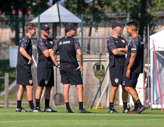 August 4, 2026, Germany, Grassau, Bundesliga, 2026–2027 season, VfB Stuttgart training camp, from left: David Krecidlo, Coach Sebastian Hoeneß, Nathaniel Weiss, Philip Kipp, Malik Fathi