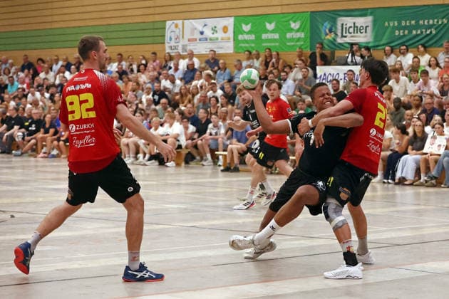August 4, 2026, xovx, Lindencup Handball, HSG Linden vs. HSG Wettenberg: Aron Weiße (HSG Wettenberg), Maduwike Okpara (HSG Linden), Tristan Schepp (HSG Wettenberg), Linden Stadthalle, Hesse, Germany, DE