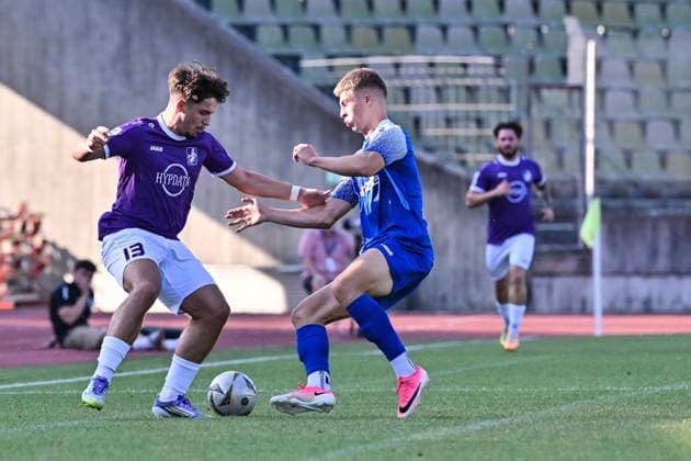 Bavarian State Cup: TSV Schwaben Augsburg vs. FV Illertissen, August 4, 2026, AUGSBURG, GERMANY, AUGUST 5: A duel between Mourice EBELING of TSV Schwaben Augsburg (No. 13) and Alessio HASLER of FV Illertissen (No. 5) during the second-round match of the Bavarian Association Cup between TSV Schwaben Augsburg and FV Illertissen at the Rosenaustadion Copyright: xBEAUTIFULxSPORTS Goldbergx
