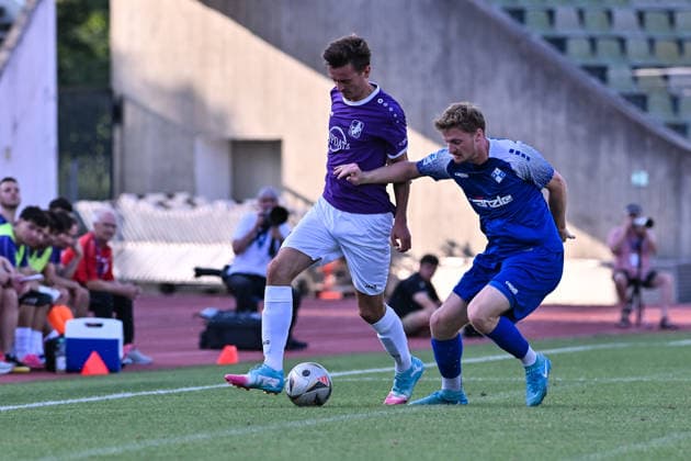 Bavarian State Cup: TSV Schwaben Augsburg vs. FV Illertissen, August 4, 2026, AUGSBURG, GERMANY, August 5: Michael SCHÄFER (TSV Schwaben Augsburg, No. 27) and Maximilian NEUBERGER (FV Illertissen, No. 38) face off during the second-round match of the Bavarian Association Cup between TSV Schwaben Augsburg and FV Illertissen at the RosenaustStadium Copyright: xBEAUTIFULxSPORTS Goldbergx