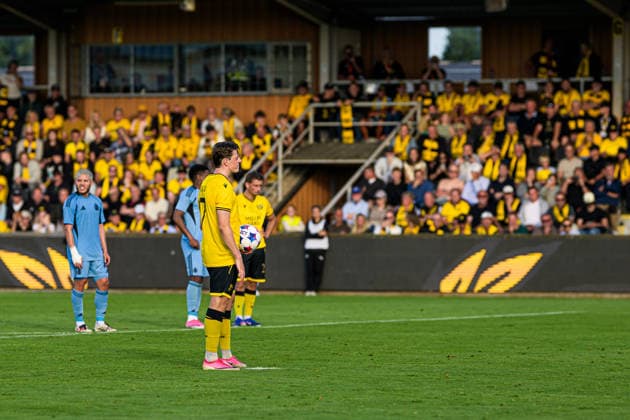 August 4, 2026: Elliot Stroud of Mjällby waits for a penalty kick during the Champions League soccer qualifying match between Mjällby and Slovan Bratislava on August 4, 2026 in Hällevik. Photo by Christoffer Borg Mattisson. BILDBYRAN COP 261 CB0545 soccer football UEFA Champions League Mjällby Slovan Bratislava bbeng  Copyright: CHRISTOFFERxBORGxMATTISSON BB260804CB091