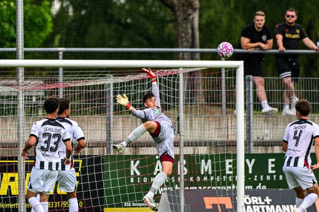 August 4, 2026, GER, Soccer, Men s, Bavarian Toto Cup, 2026–2027 Season, FC Memmingen vs. FC Ingolstadt 04 Markus Ponath Ingolstadt, 1 clears a scoring chance, defensive play by Memmingen at ArenaPark, Bavaria, Germany Copyright: xNordphotox xHafnerx