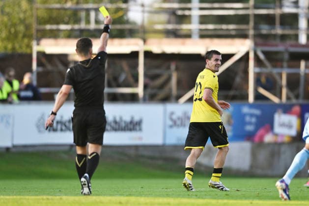 HÄLLEVIK, SWEDEN 20260804 Mjällby s Jesper Gustavsson received a yellow card—a warning—during Tuesday s Champions League qualifier, Round 3, Game 1 of 2, between Mjällby AIF and SK Slovan Bratislava at Strandvallen in HÄLLEVIK, SWEDEN x10760x  Copyright: xPatricxSöderström TTx CHAMPIONS LEAGUE MJÄLLBY-BRATISLAVA