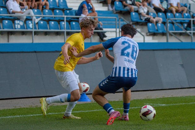 August 4, 2026 Men s Soccer 2026–2027 Northeast Regional League, Matchday 3: FC Magdeburg II vs. FSV 63 Luckenwalde at Avnet Arena, Magdeburg; Julian Mätzke (Luckenwalde), 11, yellow, sets up the ball for Marcel Zajusch, Magdeburg, 28, blue and white, misses the goal. Magdeburg, Saxony-Anhalt, Germany