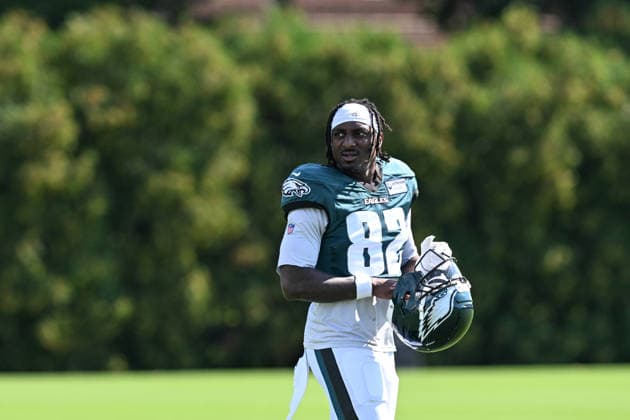 PHILADELPHIA, PA - AUGUST 04: Philadelphia Eagles wide receiver Danny Gray 82 looks on during the Philadelphia Eagles training camp on August 4th, 2026 at Jefferson Health Training Center in Philadelphia, PA. (Photo by Terence Lewis Icon Sportswire) NFL, American Football Herren, USA AUG 04 Eagles Training Camp EDITORIAL USE ONLY Icon260804007