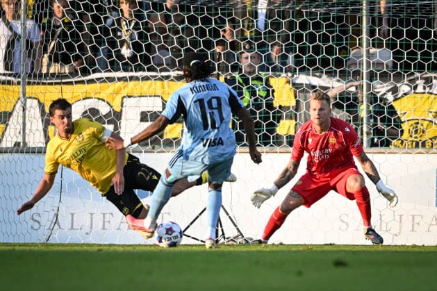 HÄLLEVIK, SWEDEN Aug. 4, 2026 Manasse Kianga, center forward for Bratislava, celebrates after scoring during the first leg of the UEFA Champions League third qualifying round soccer match between Mjällby AIF and SK Slovan Bratislava at Strandvallen in Hällevik, Sweden, on Aug. 4, 2026 HÄLLEVIK SWEDEN x10760x  Copyright: xPatricxSöderström TTx SWEDEN SOCCER CHAMPIONS LEAGUE MJALLBY-BRATISLAVA