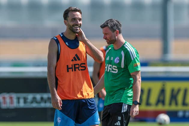 August 4, 2026, Soccer, FC Schalke 04 training session featuring Kenan Karaman, FC Schalke 04; Assistant Coach Tim Hoogland, FC Schalke 04, Gelsenkirchen; FC Schalke 04 training facility, North Rhine-Westphalia, Germany; xRHR PHOTO YYx Copyright: RHR-FOTOx RHR-FOTO YY