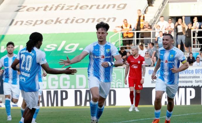 CFC vs. FSV Zwickau, August 4, 2026, Chemnitz, eins Stadium on Gellertstrasse, Sports, Soccer, Northeast Regional League 2026–2027, Matchday 3, CFC, CFC vs. FSV Zwickau (from left to right): Ken Tchouangue, goal scorer Jonas Marx, and Andreas Geipl celebrate the 2–0 win. Chemnitz, Saxony, Germany