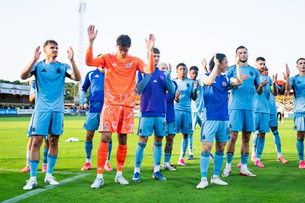 HÄLLEVIK, SWEDEN 20260804 S Bratislava s players celebrate after their victory in Tuesday s Champions League qualifier, Round 3, Match 1 of 2, between Mjällby AIF and SK Slovan Bratislava at Strandvallen, HÄLLEVIK, SWEDEN x10760x  Copyright: xPatricxSöderström TT TTx CHAMPIONS LEAGUE MJÄLLBY-BRATISLAVA