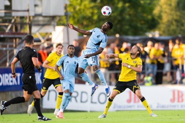 HÄLLEVIK, SWEDEN 20260804 Bratislava s Suleiman Camara Sanneh and Mjällby AIF s Tom Pettersson during Tuesday s Champions League qualifier, Round 3, Game 1 of 2, between Mjällby AIF and SK Slovan Bratislava at Strandvallen, HÄLLEVIK, SWEDEN x10760x  Copyright: xPatricxSöderström TT TTx CHAMPIONS LEAGUE MJÄLLBY-BRATISLAVA