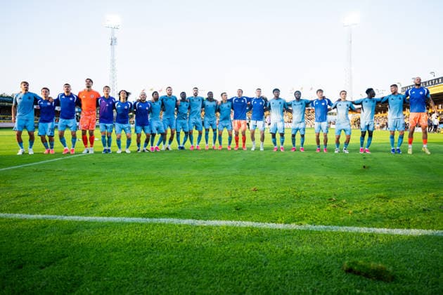 HÄLLEVIK, SWEDEN Aug. 4, 2026 Bratislava s players celebrate after winning the first leg of the UEFA Champions League third qualifying round soccer match between Mjällby AIF and SK Slovan Bratislava at Strandvallen in Hällevik, Sweden, on Aug. 4, 2026 HÄLLEVIK, SWEDEN x10760x  Copyright: xPatricxSöderström TT TTx SWEDEN SOCCER CHAMPIONS LEAGUE MJALLBY-BRATISLAVA