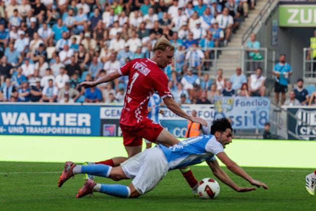 August 4, 2026, GER, Regionalliga North East, Matchday 3, 2026–2027 season, Chemnitz, Chemnitzer FC vs. FSV Zwickau, Domenico Alberico (Chemnitzer FC) 10, Josua von Baer (FSV Zwickau) 3, Chemnitz Eins Stadium, An der Gellertstraße, Saxony, Germany Copyright: xnordphotoxGmbHx xTrienitzx