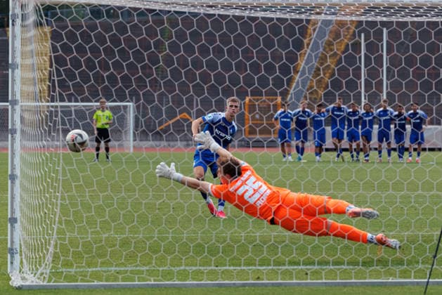 Alessio Hasler 5, FV Illertissen misses the penalty kick in the match between TSV Schwaben Augsburg and FV Illertissen, Soccer, Men s, Toto Cup, 2026–2027, Matchday 1 on August 4, 2026, in Augsburg, Rosenaustadion, Bavaria, Germany